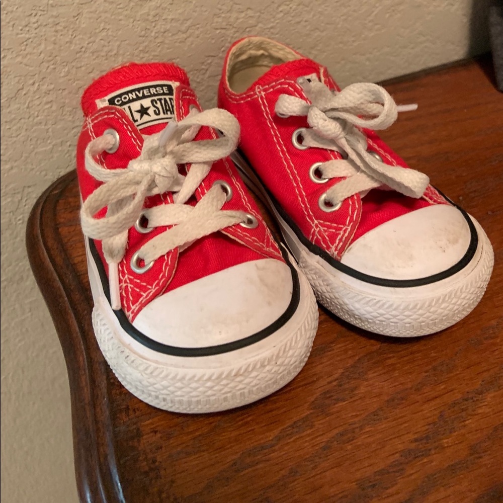Toddler size 5 converse